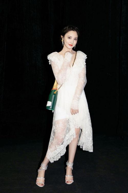 孙俪白色丝袜写真,优雅与性感并存的美