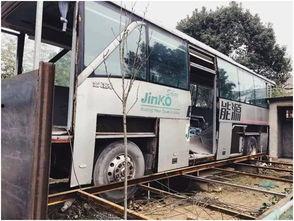 大巴车后面av,揭秘大巴车背后的AV传奇